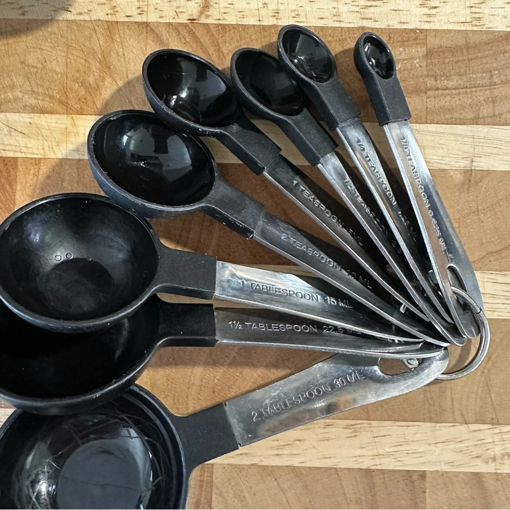 | 15 piece modern black & silver measuring cups & spoon set |
